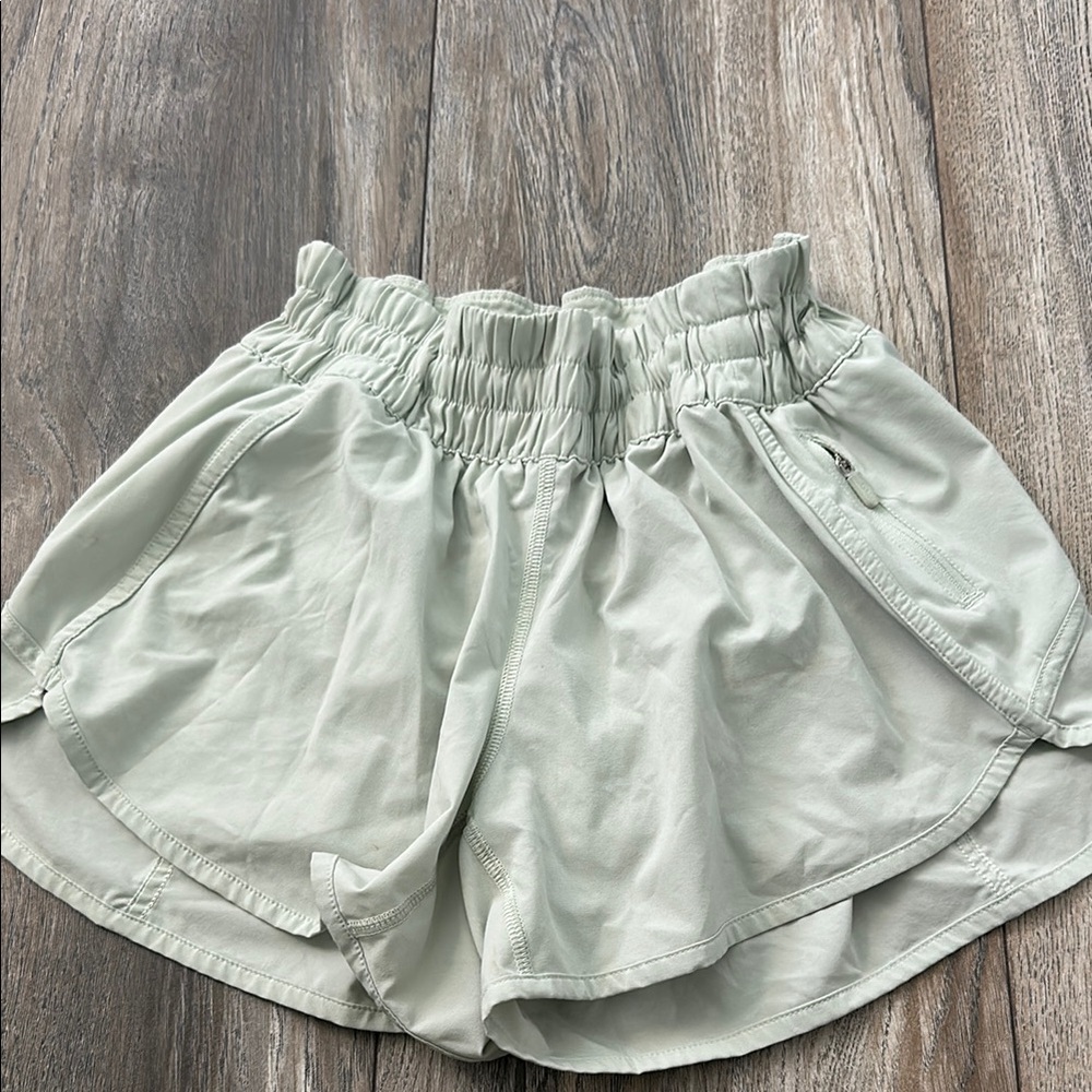 lululemon athletica High Waist Shorts in Light Gray